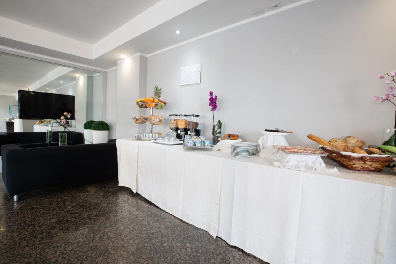Hotel De Plam Олбия Екстериор снимка