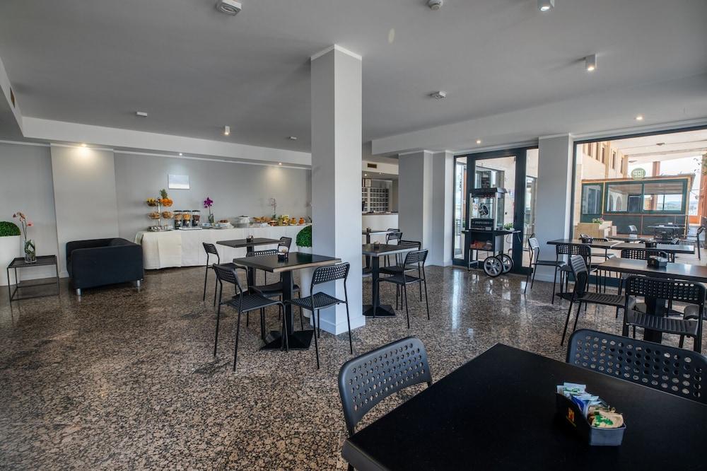 Hotel De Plam Олбия Екстериор снимка