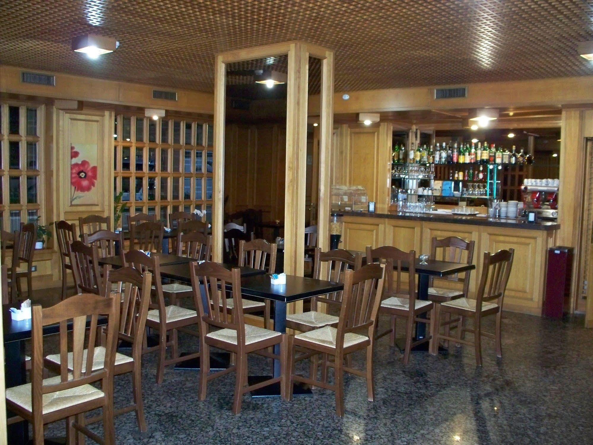 Hotel De Plam Олбия Екстериор снимка